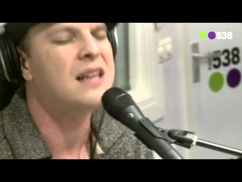 Radio 538: Gavin Degraw - I don't want to be (live bij Evers Staat Op)