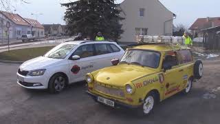 Loading the Yellow Circus - Transtrabant for its journey to India