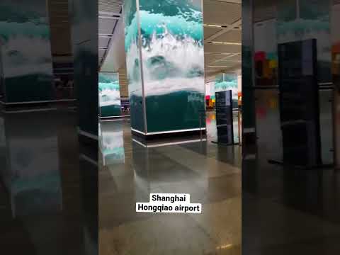 Dentro do aeroporto China de Shanghai Hongqiao