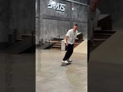 BOLTS!! 😵 Skater: Carlos Ribeiro