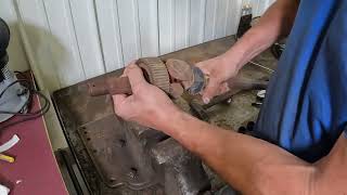 Replacing a U-joint on a Jeep axle shaft using a Hammer and Vise #autorepair