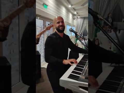 Kao Čola iz mlađih dana - fenomenalni Muharem Hadrović sa bendom