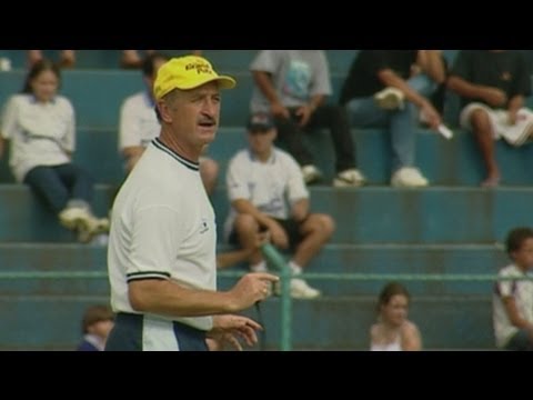 Scolari returns as Brazil manager