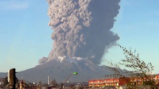 5 Monster Volcano Eruptions Caught On Camera...
