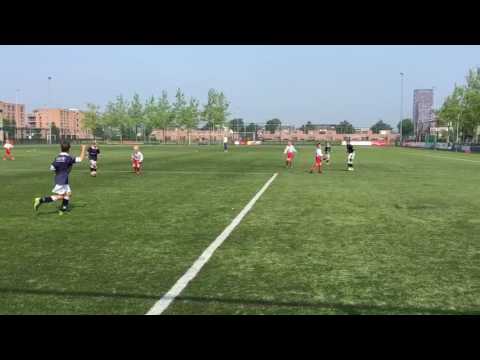 Axel maakt de 2-7 bij RKDEO