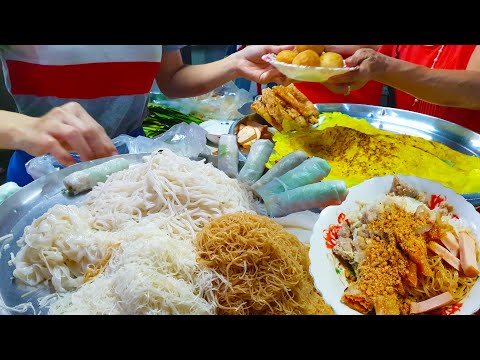 $0.75 For A Bowl Of Steamed Noodle And Fried Noodle - Quick Breakfast @ Boeng Tompon Market