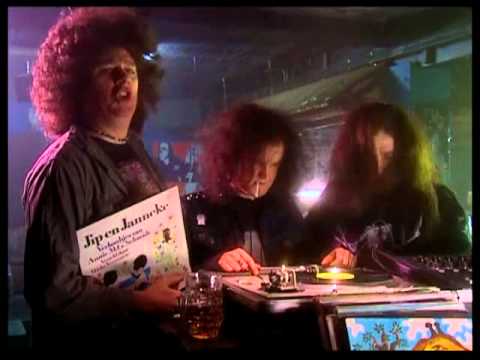 Annie MG Schmidt Reversed 1 - Daar Vliegende Panters I, Afl. 4, On the Road Again