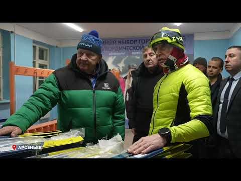 Губернатор Приморья Олег Кожемяко принял участие в первенстве ДФО по лыжным гонкам.