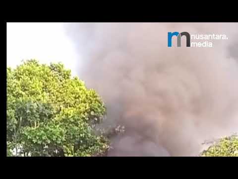 Warung di Pantai Pandan Carita Pandeglang Hangus Terbakar  Diduga Akibat Korsleting Listrik, Pemilik Tak di Lokasi