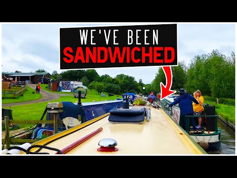 One Place You NEVER Want to Meet Another Narrowboat! Oxford Canal - 445