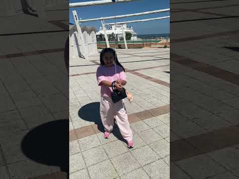 E atât de mare balonul ca o ia pe sus pe #sofiabrindas ❤️ #italy  #vlog #funny #demibrindas