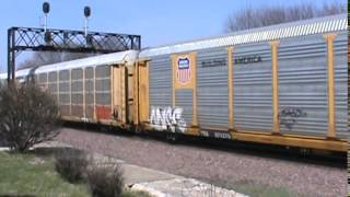 preview picture of video 'Railfanning Rochelle Railroad Park Part 1 4-18-14'