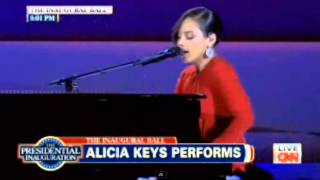 Alicia Keys sings Obama On FIRE 2013 Obama Inauguration Ball changes Girl On Fire for President