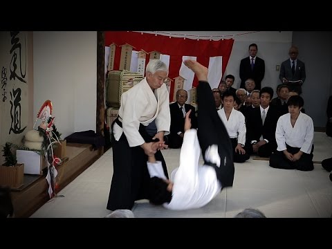 Aikido Demonstration - Doshu Ueshiba Moriteru - Aikikai Hombu Dojo Kagamibiraki 2016