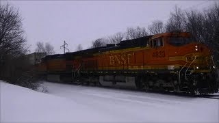 preview picture of video 'BNSF container train in a snow storm at Agency, Iowa'
