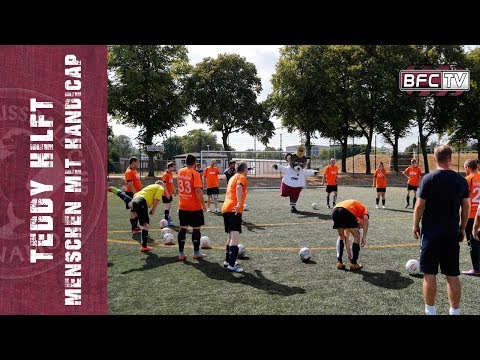 Strahlende Gesichter - Teddy trainiert mit den NBW Kickern 04.09.2018