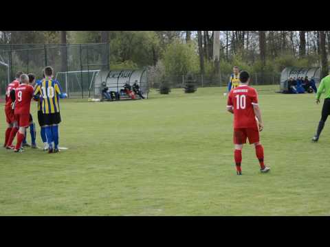 Klasa O: Kaczawa Bieniowice - Kuźnia Jawor 2:6 - Gol Kamila Kurzelewskiego na 0:2