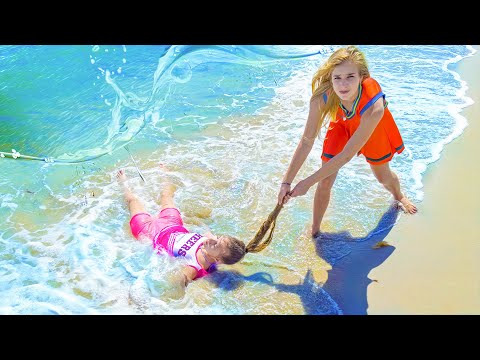 Cheerleaders fight on the beach!! WHO WILL WIN?