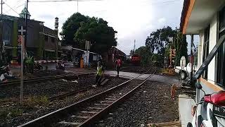 preview picture of video 'Ka babaranjang melintas perlintasan Kampung baru'