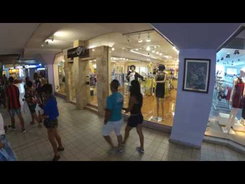 image-Does Cuba have shopping malls?