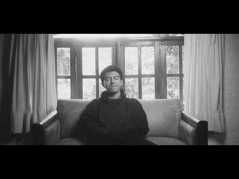 El David - Extrañamente Raro (Lyric Video)