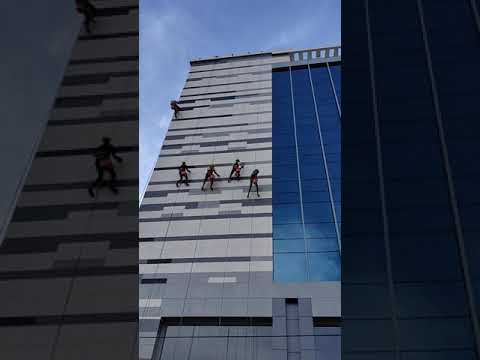 High rise glass (facade) cleaning service
