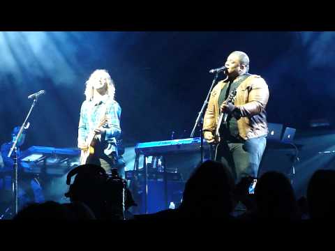 Casey James, Michael Lynche Duet -- Wachovia Center (Phila.) -- July 11, 2010