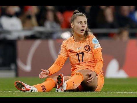 Victoria Pelova unlucky moment of ACL injury