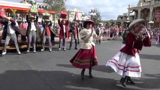 Main Street Trolley Show holiday edition