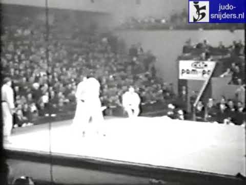 Judo 1961 Paris: Theo Guldemont (BEL) - Koji Sone (JPN) [open].