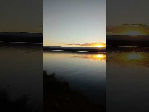 Oro sobre el agua! 🌅✨ Atardecer en el Lago de Embalse, Quillinzo | Magacín de Viajes