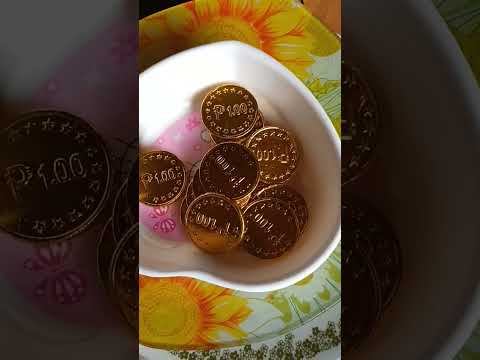 pouring gold coins chocolate candy #viral #trending #ASMR #short