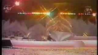 Kylie and Dannii Minogue!