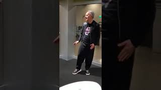 Howard Jones singing Acapella to Don't Always Look at The Rain