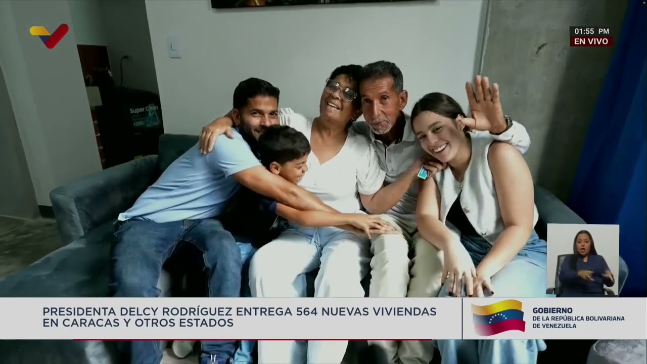 Delcy Rodríguez entrega 564 viviendas a afectados terremotos y maquinarias para servicios públicos