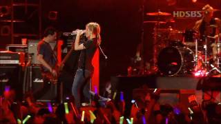 Avril Lavigne - Unwanted [Live in Seoul 2004] HD