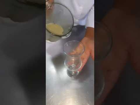 Cóctel Daiquiri de Kiwi, elaborado por mis estudiantes Clenda y Steven. Miss Diana 935308638.