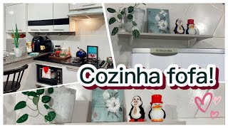DECORANDO E REPAGINANDO A COZINHA SEM GASTAR MUITO | COLOCAMOS A PRATELEIRA E VINIL NO ARMARIO