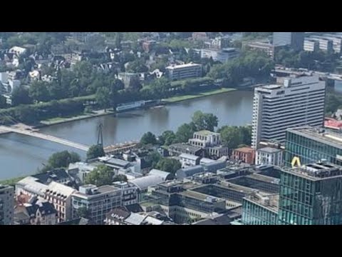 Frankfurt’ ta gidiyoruz.  Ailemle birlikte gezmelerdeyiz.
