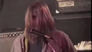 Kurt Cobain teaches how to play Molly's lips