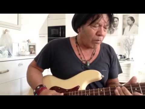 Motown Funk bass groove with  the Andre van der End piccolo bass by Jimmy Glasmacher 2014®