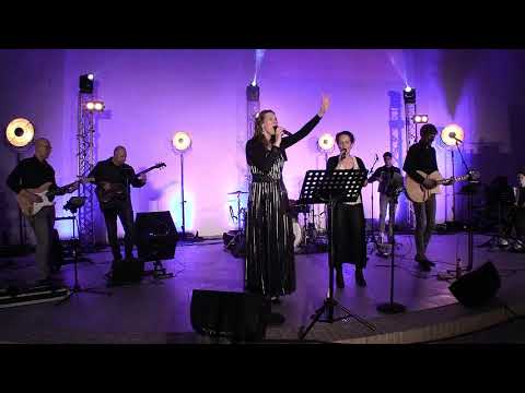 What a beautiful Name - Hilsong - Opwekking 812 - Cover - Live - Christmas band with Joyce van Boven