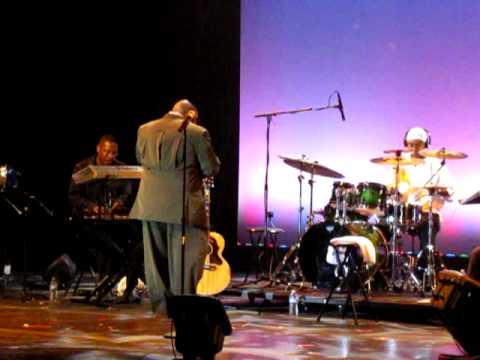 Alex Lattimore - Kissing You - Live