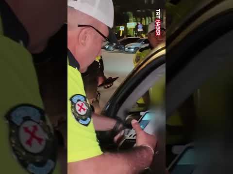 Adana'da bir sürücü “Anksiyetem tuttu” dedi, polise çarpıp kaçtı, kaza yaptı