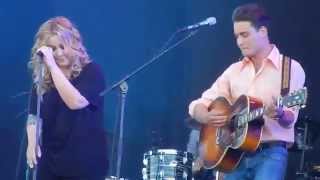 Anouk &amp;  Douwe Bob - Hold Me (Live @ Pinkpop 2015)