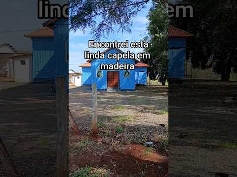 Encontrei esta linda capela em madeira chegando em Borrazópolis PR