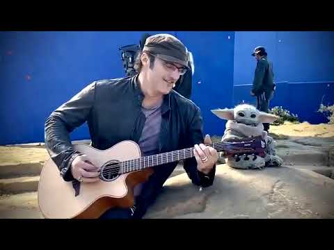 Robert Rodriguez and Baby Yoda (Grogu) jammin’ behind the scenes of TheMandalorian Chapter 14