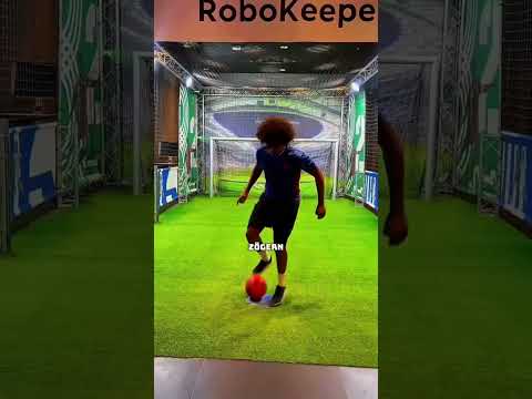 Er ist der einzige Spieler, der gegen einen Roboter punkten kann #Sport #Sportunterricht #sportstar