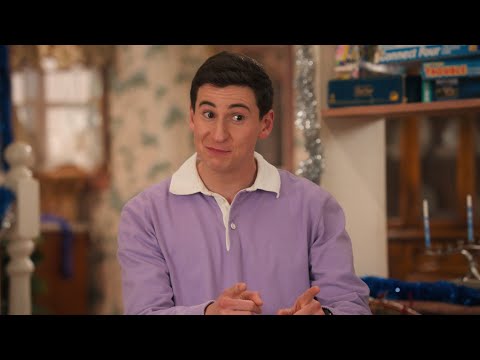 Geoff Gets in the Family Photo - The Goldbergs