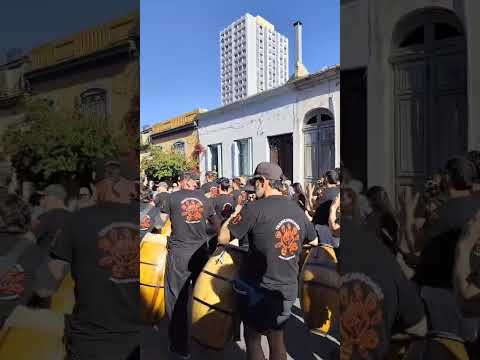 Llamadas del Patrimonio.  Comparsas en las calles de Montevideo. Majo Pedraja en el Barrio Sur.
